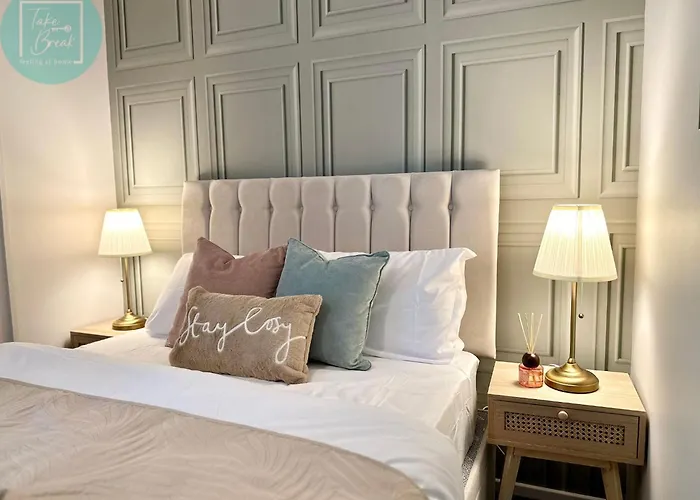 Chic 2Br Swinton Gem For Families & Couples Trafford Centre Nearby