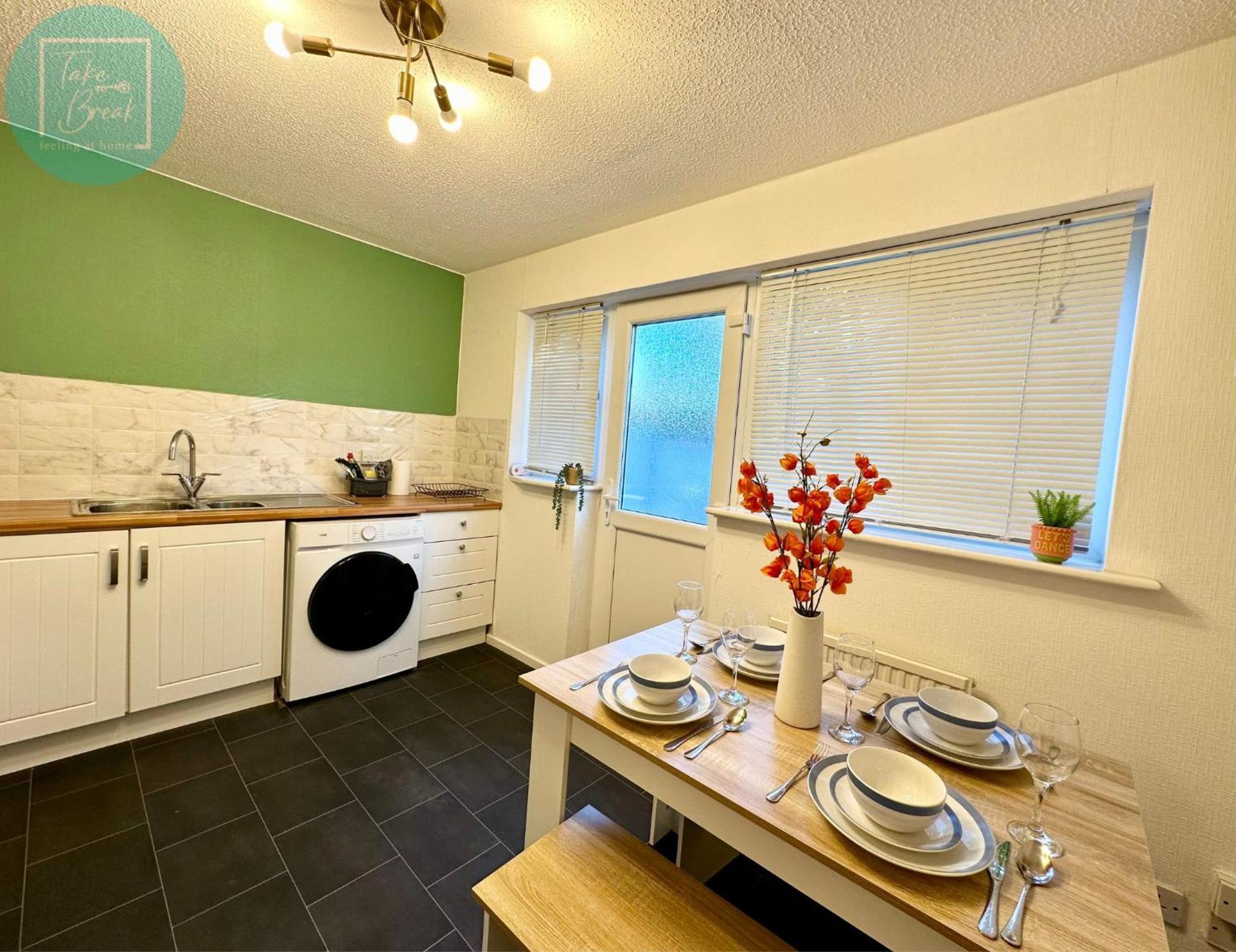 Chic 2br Swinton Gem For Families & Couples Trafford Centre Nearby Манчестер