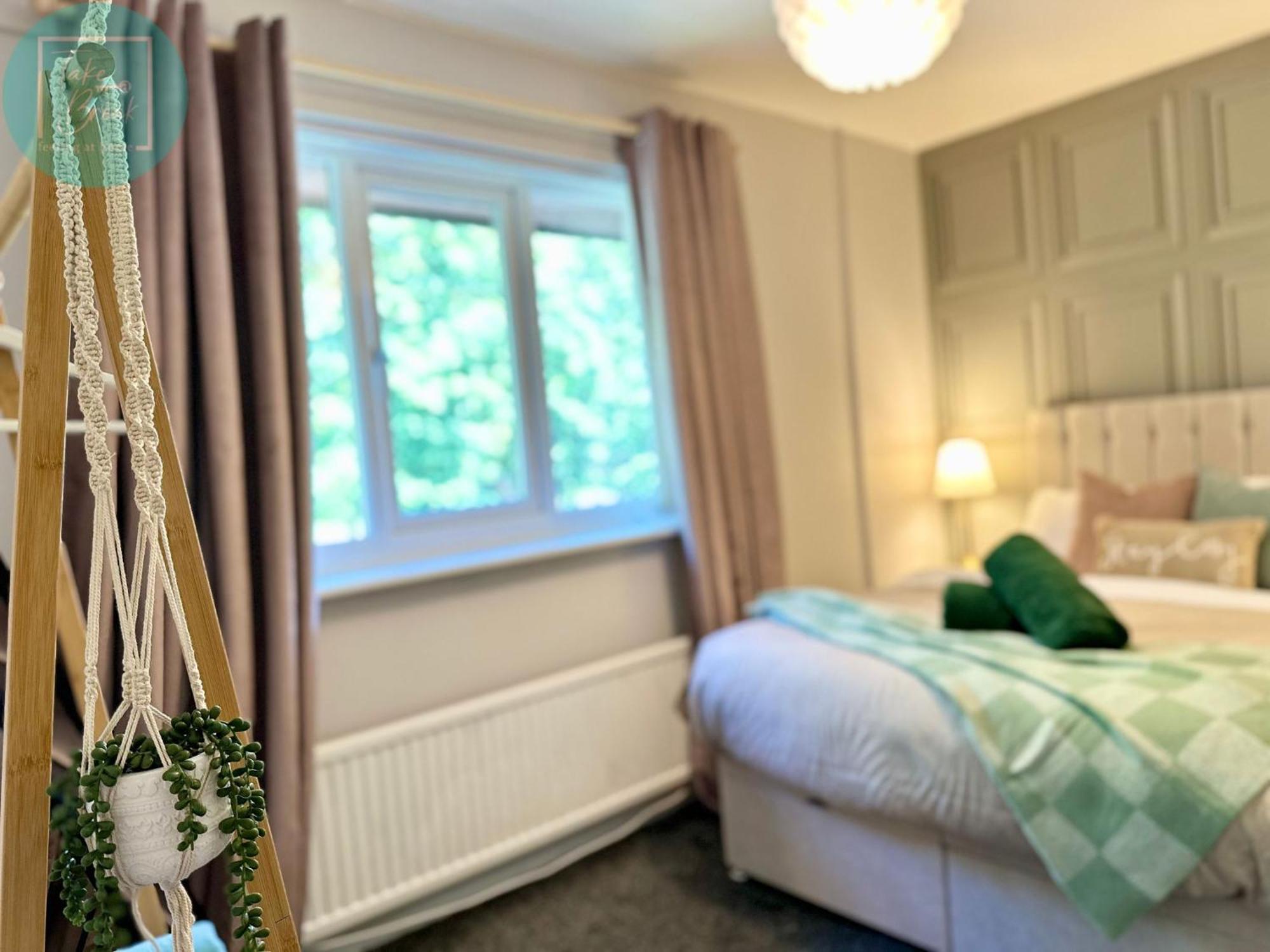 Chic 2br Swinton Gem For Families & Couples Trafford Centre Nearby Mánchester
