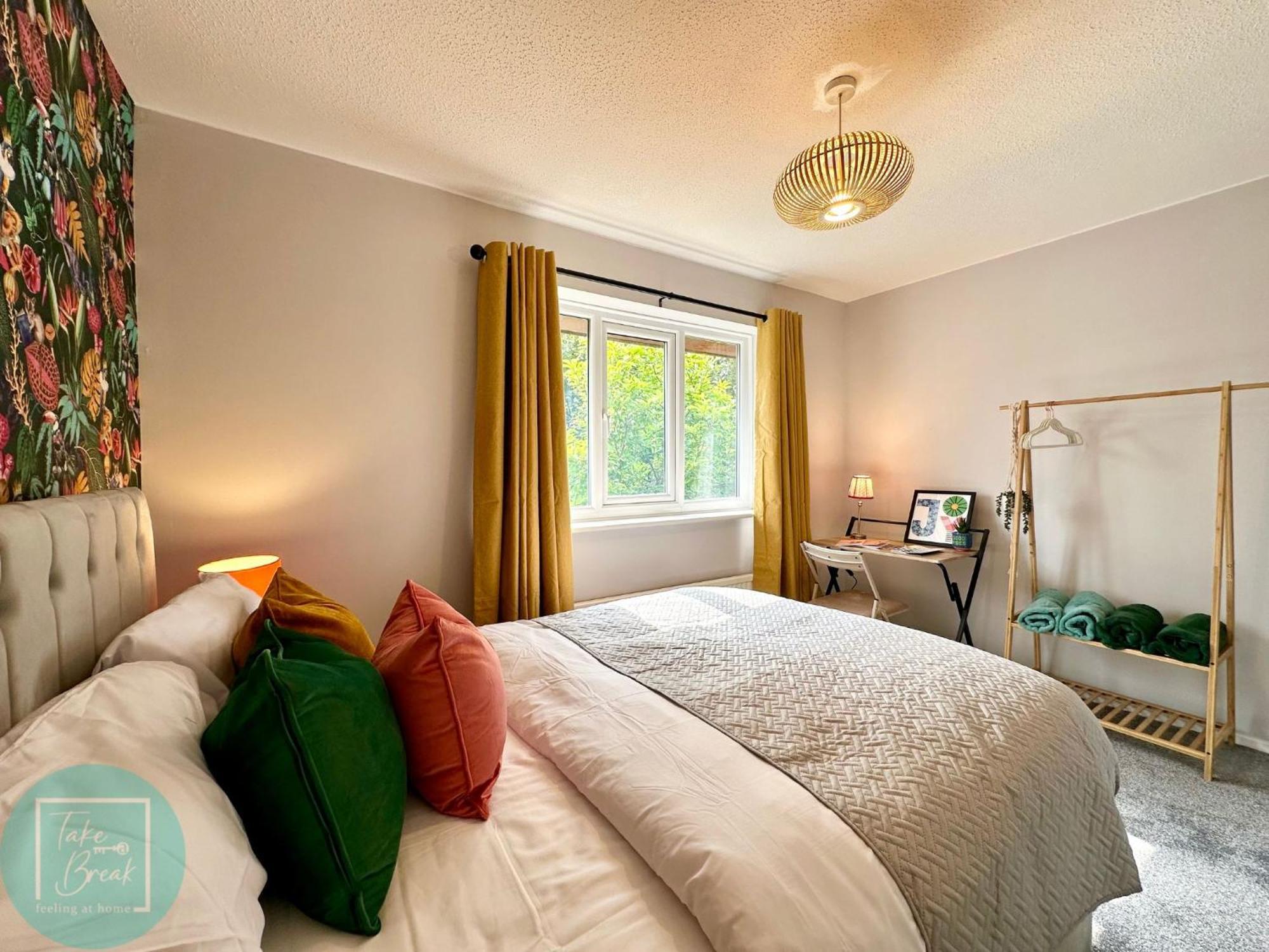 Chic 2br Swinton Gem For Families & Couples Trafford Centre Nearby * Манчестер
