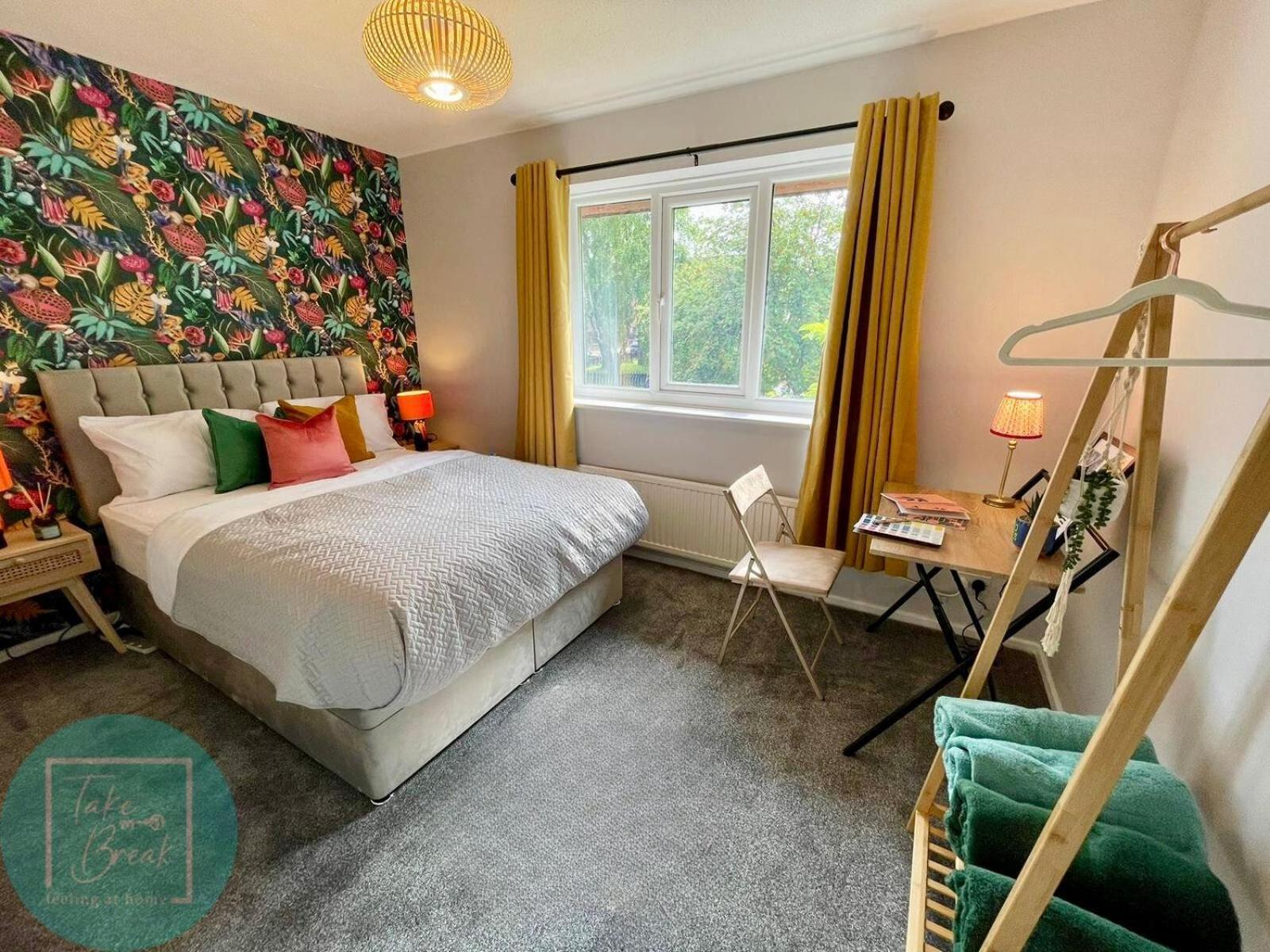 Chic 2br Swinton Gem For Families & Couples Trafford Centre Nearby Апартаменты Манчестер
