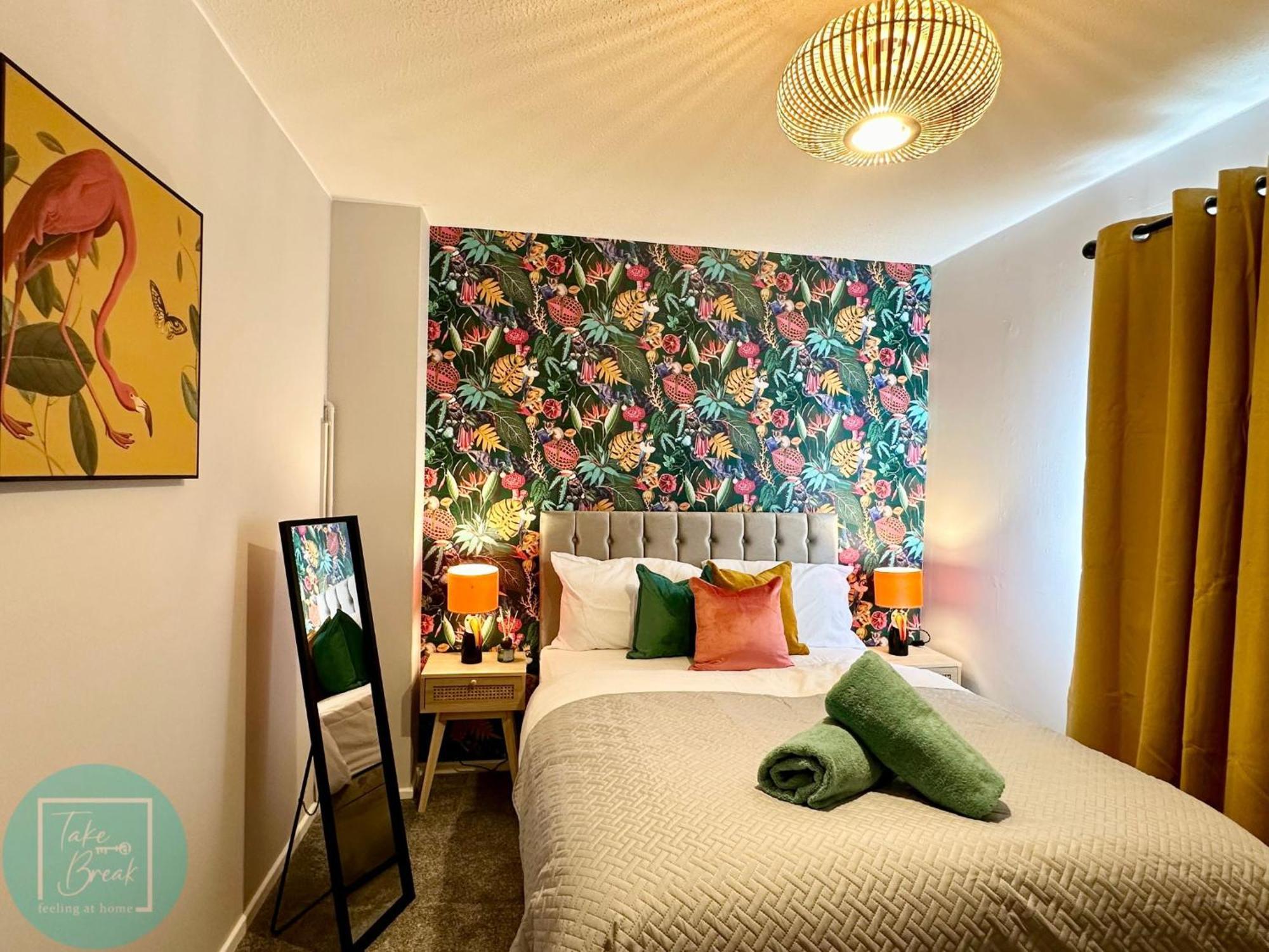 Chic 2br Swinton Gem For Families & Couples Trafford Centre Nearby * Манчестер